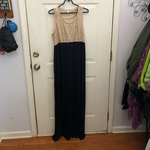 Sleeveless navy & cream lace maternity maxi